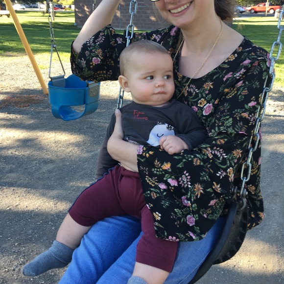 Bell sleeved floral top - Picture 5 of 5